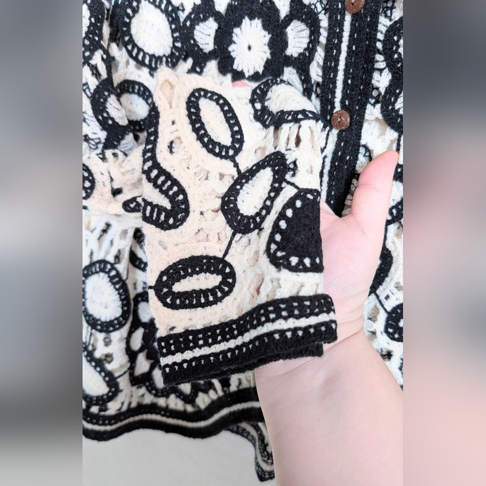 QED London Black and Cream Patterned Crochet Cardigan Size XS - Picture 2 of 5